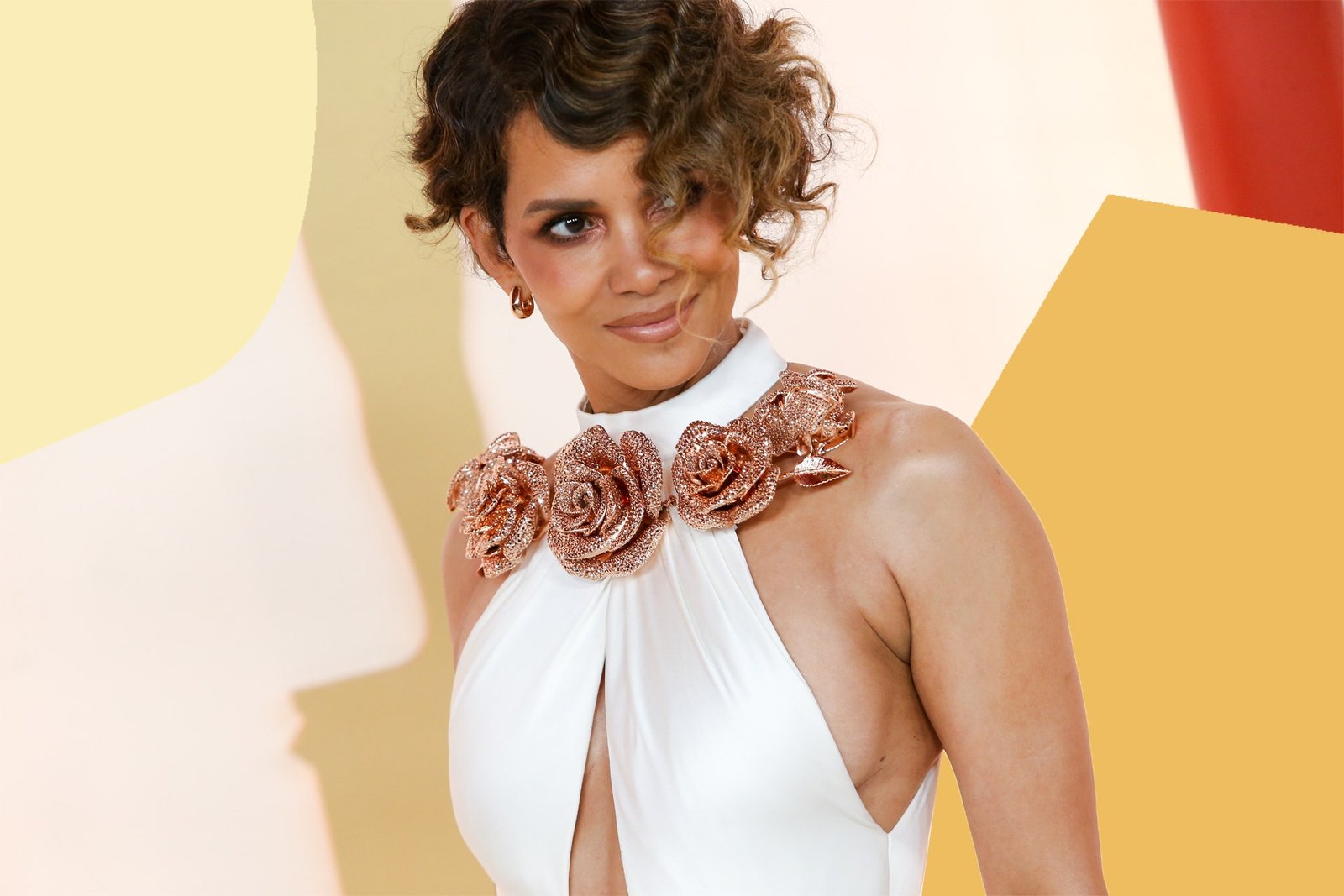 Halle Berry Oscars 2023 Champagne Carpet Look